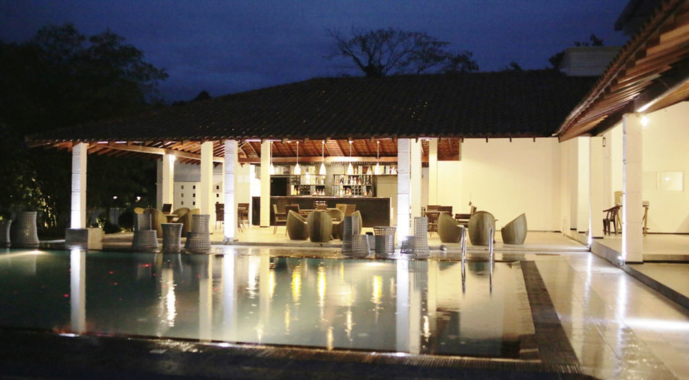 The Covanro Airport Hotel - Katunayake Gampaha Exterior foto